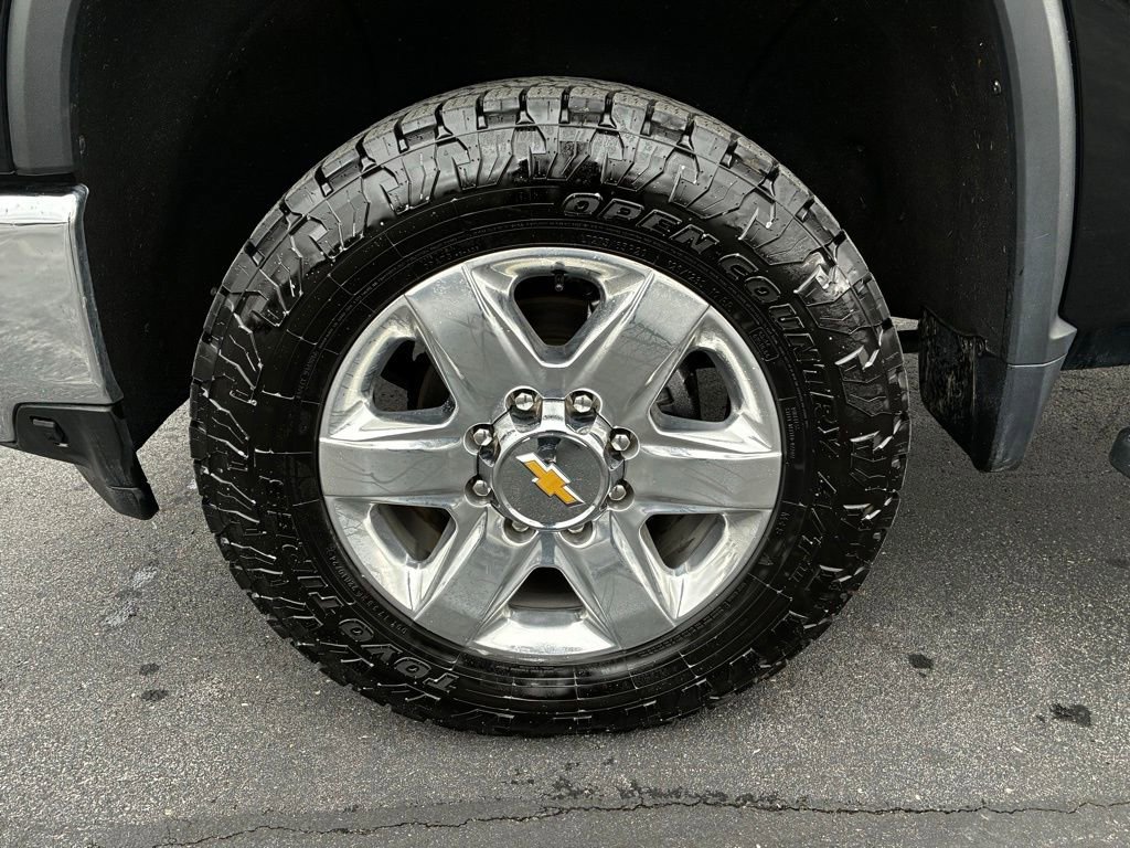 Used 2022 Chevrolet Silverado 2500 LTZ w/ LTZ Premium Package image 18