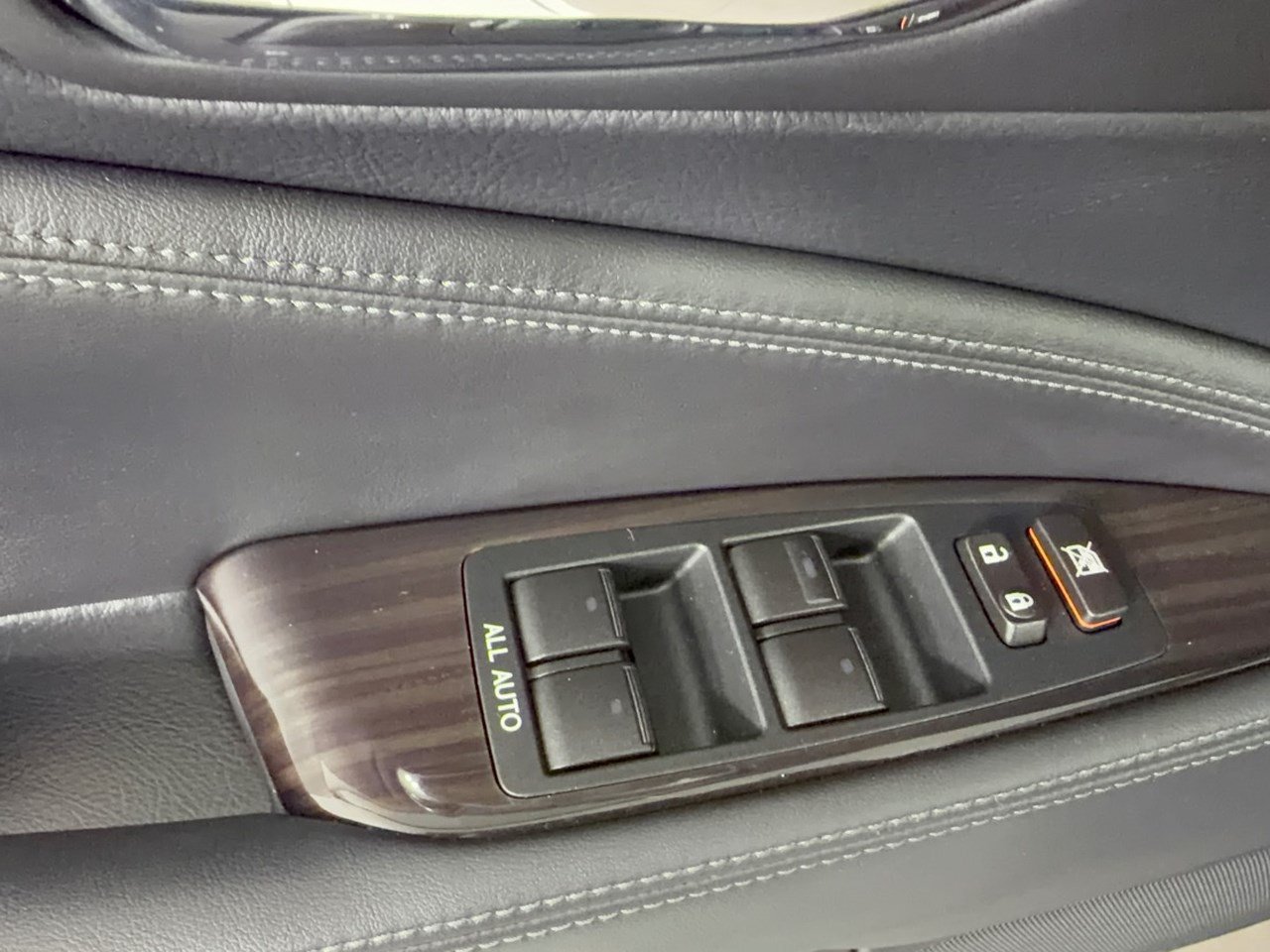 Used 2013 Lexus LS 460 w/ Comfort Pkg RWD image 15