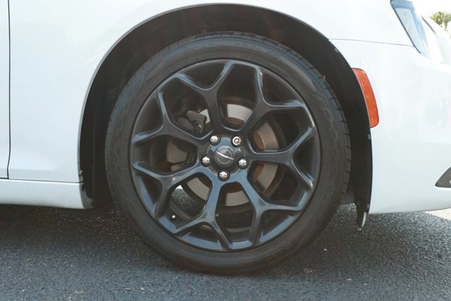 Used 2019 Chrysler 300 Touring w/ Sport Appearance Package RWD image 5