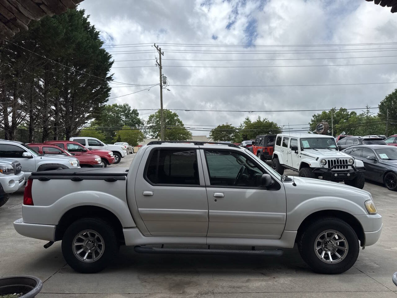 Used 2005 Ford Explorer Sport Trac XLT AWD/4WD image 9