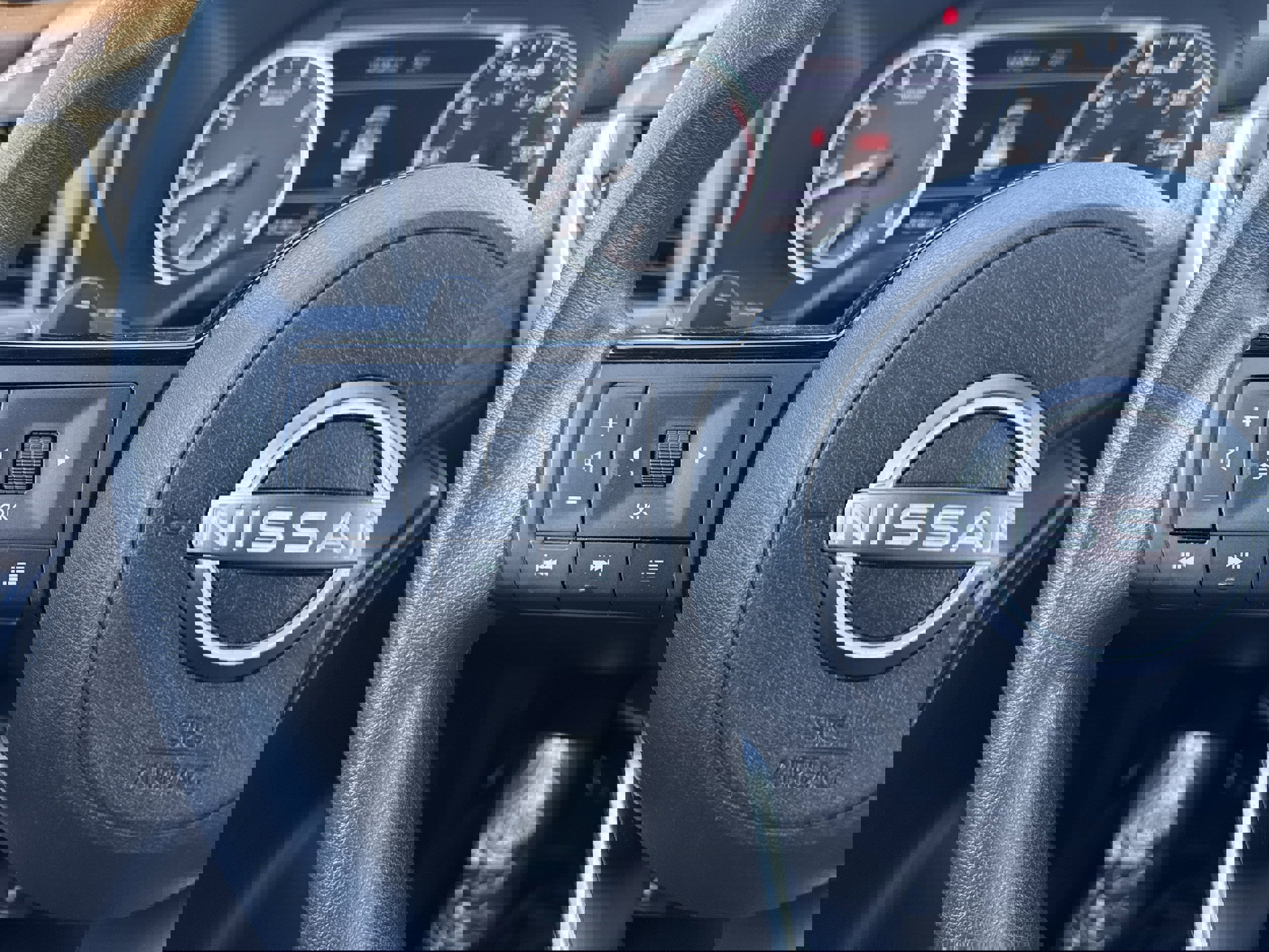 Used 2023 Nissan Rogue SV image 16