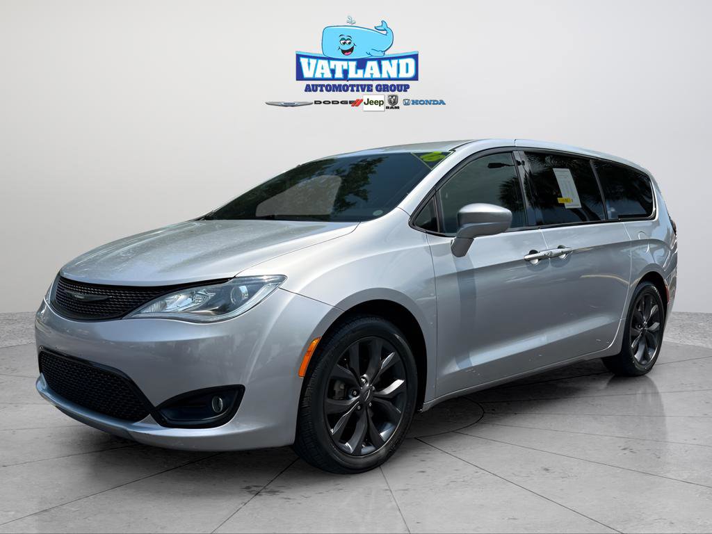 Used 2018 Chrysler Pacifica Touring Plus w/ S Appearance Package FWD image 1