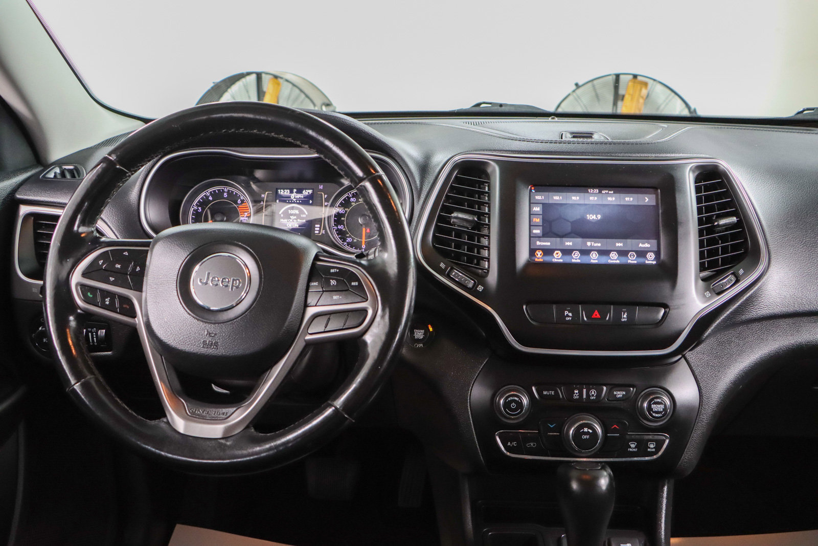 Used 2021 Jeep Cherokee Latitude Plus image 17