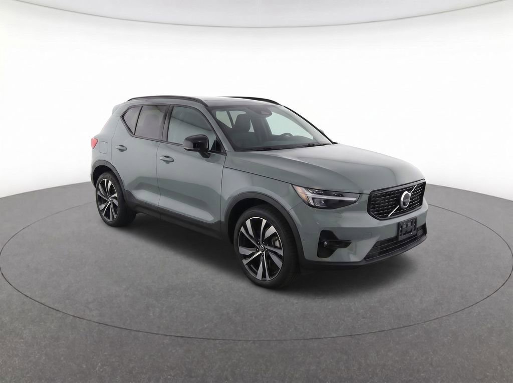 Certified 2023 Volvo XC40 B5 Plus w/ Protection Package Premier AWD/4WD image 2