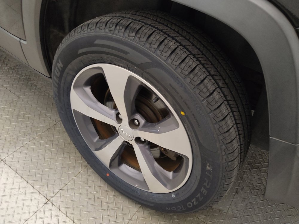 Used 2019 Jeep Cherokee Limited AWD/4WD image 31