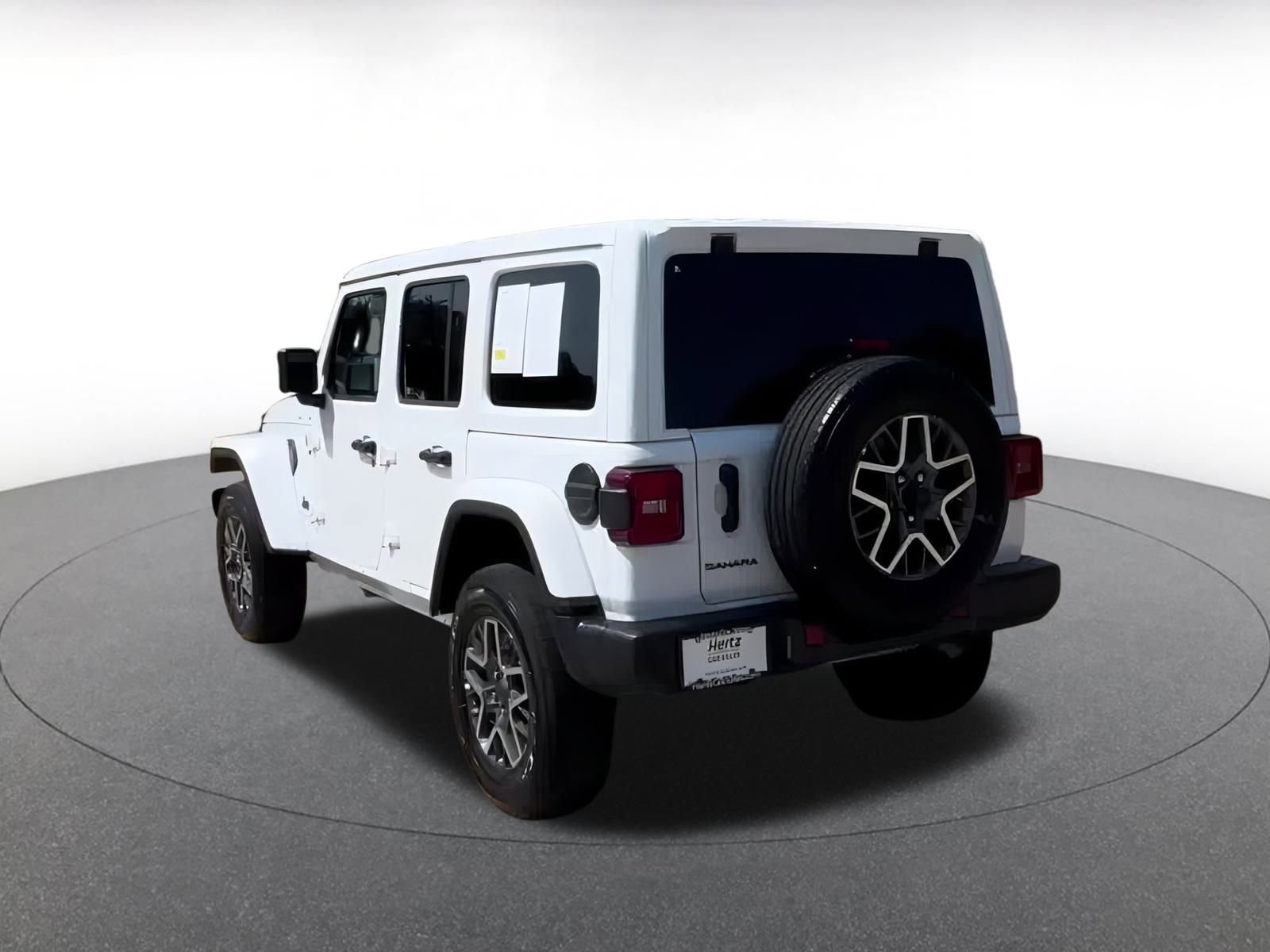 Used 2025 Jeep Wrangler Sahara image 11