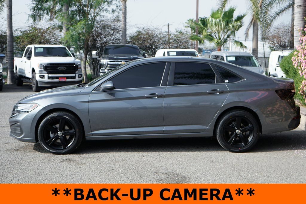 Used 2022 Volkswagen Jetta SE FWD image 5