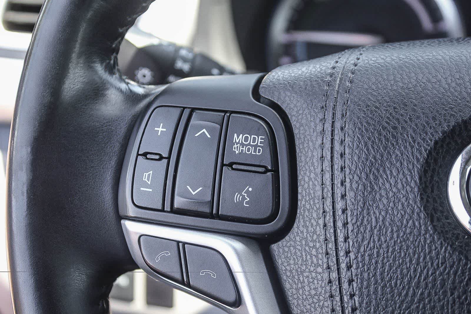 Used 2017 Toyota Highlander Limited AWD/4WD image 29