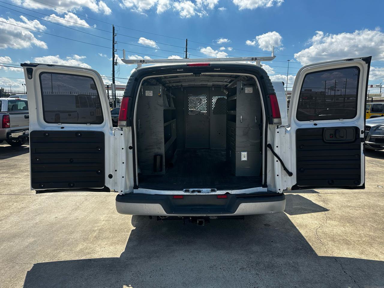 Used 2001 Chevrolet Express 1500 RWD image 25