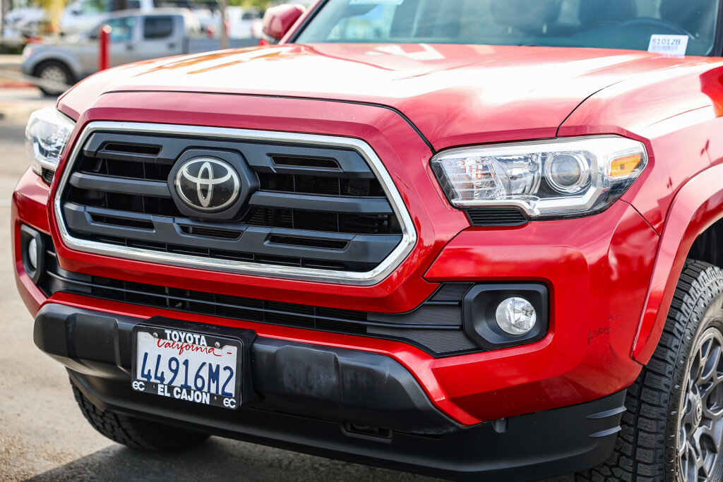Certified 2018 Toyota Tacoma SR5 image 19