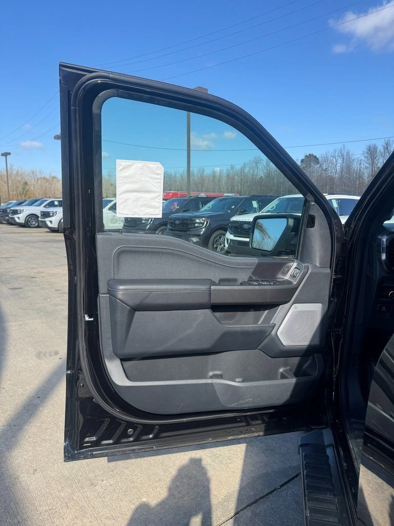 Used 2025 Ford F150 Lariat w/ Equipment Group 502A High image 12