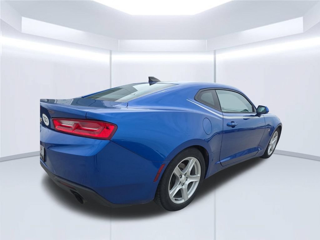Used 2018 Chevrolet Camaro LT RWD image 4