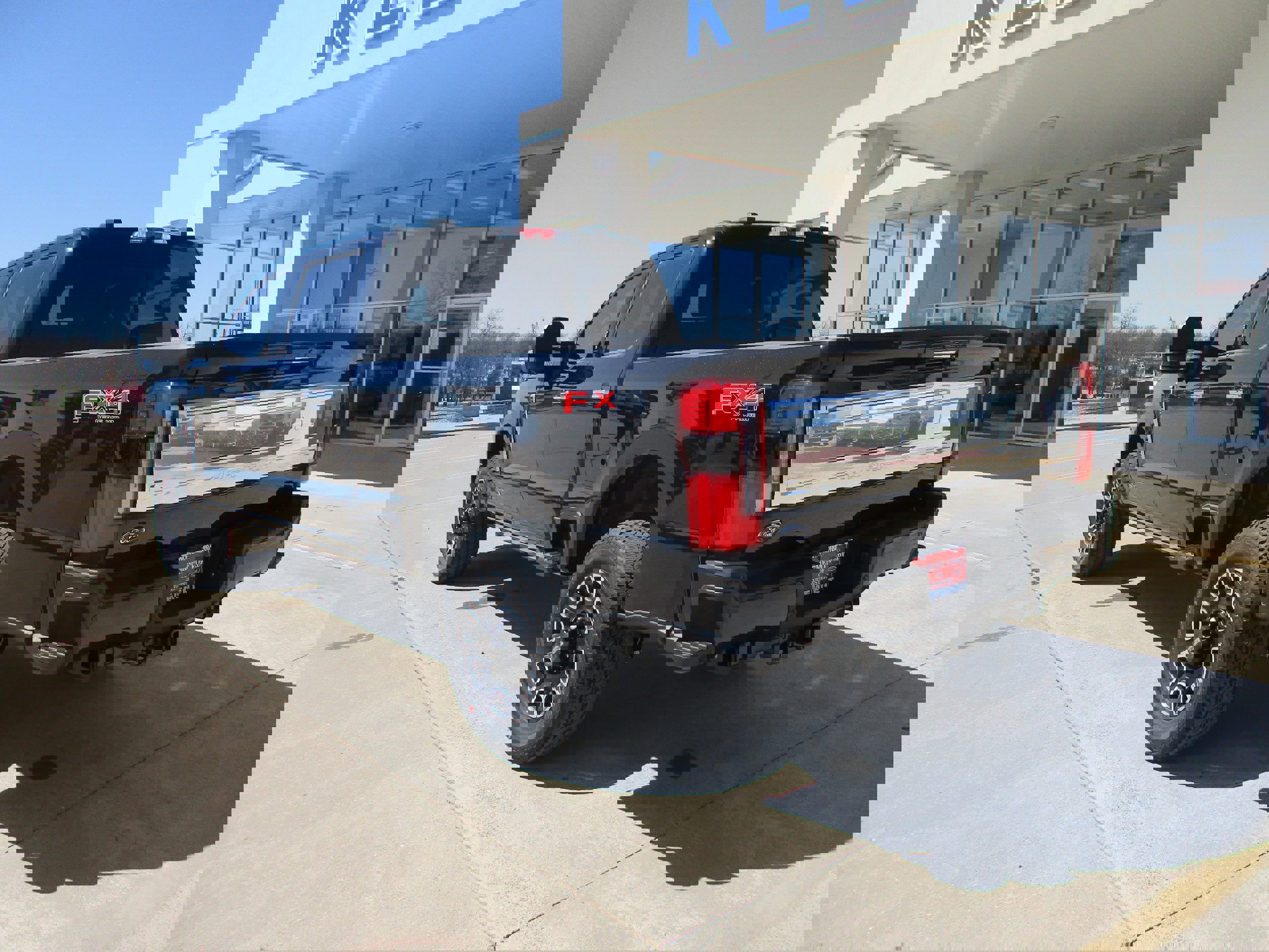 New 2024 Ford F250 Platinum w/ FX4 Off-Road Package image 4