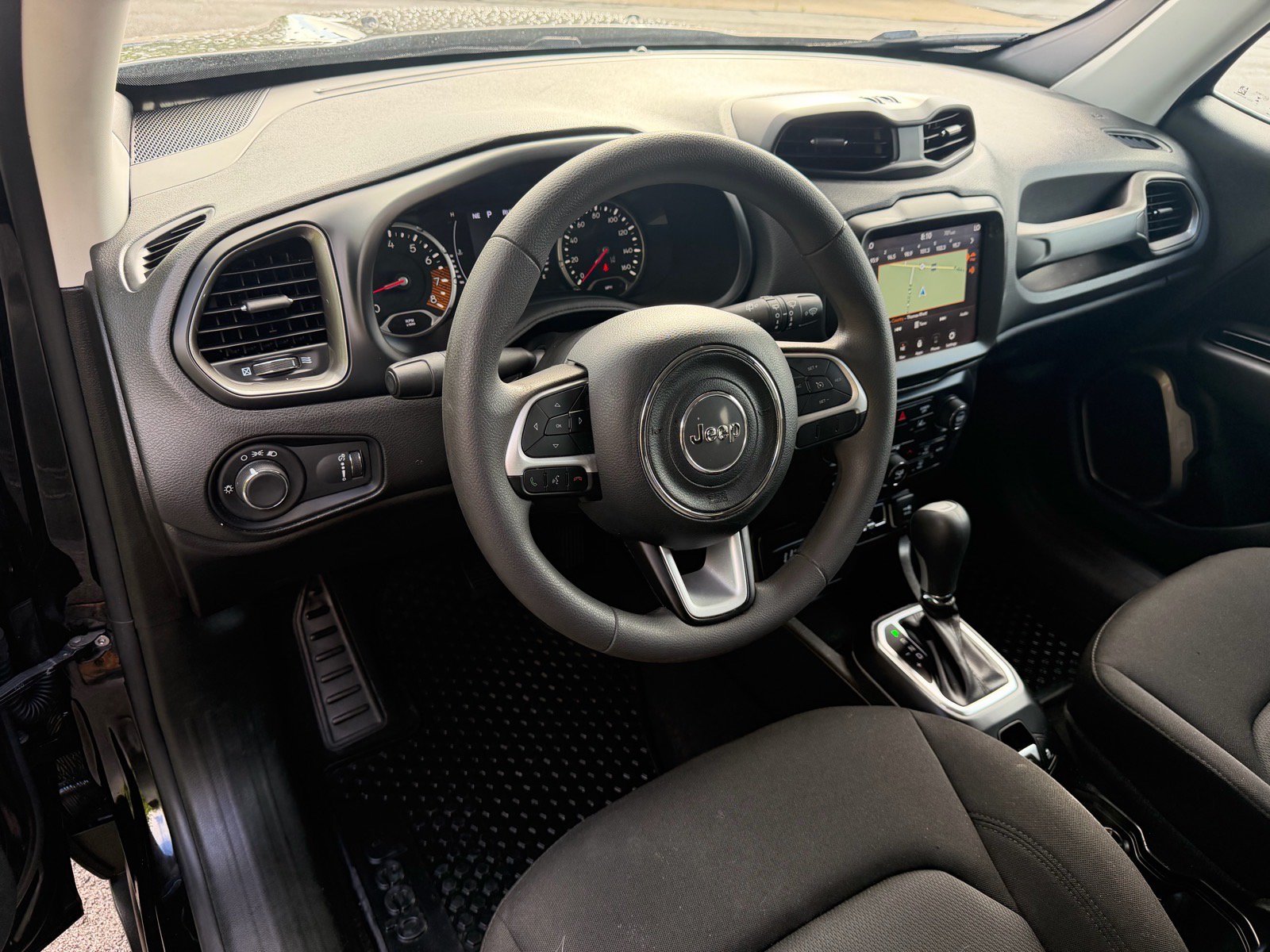 Used 2023 Jeep Renegade Latitude AWD/4WD image 27
