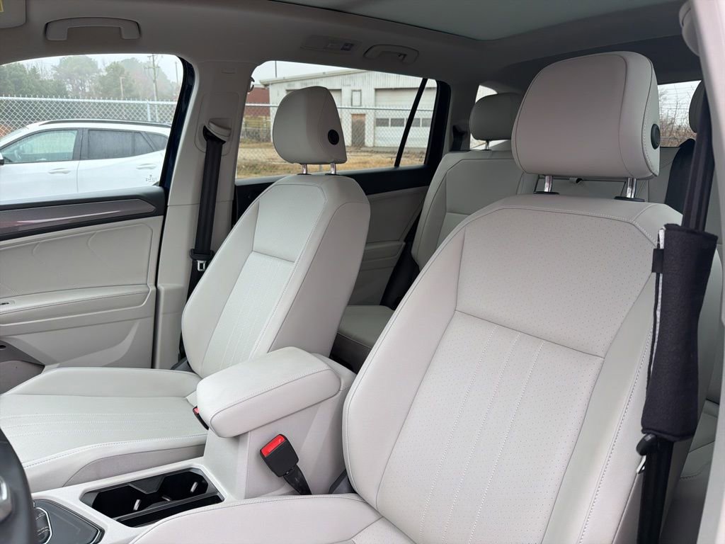 Used 2023 Volkswagen Tiguan SE w/ Panoramic Sunroof Package image 21