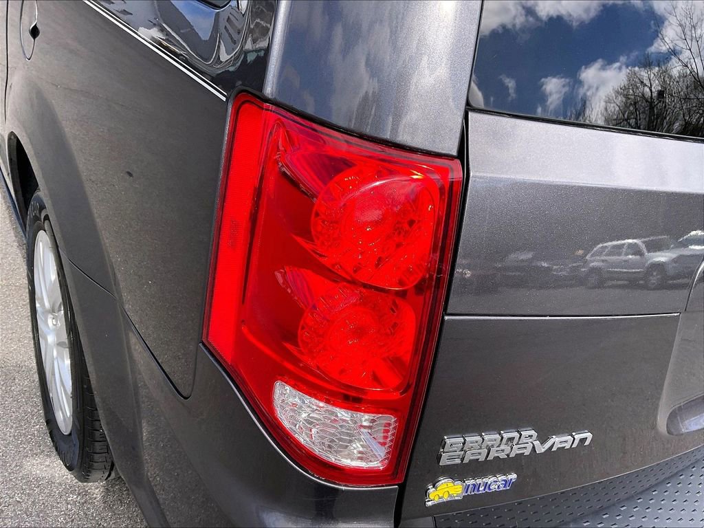 Used 2019 Dodge Grand Caravan SE w/ UConnect Hands-Free Group FWD image 29