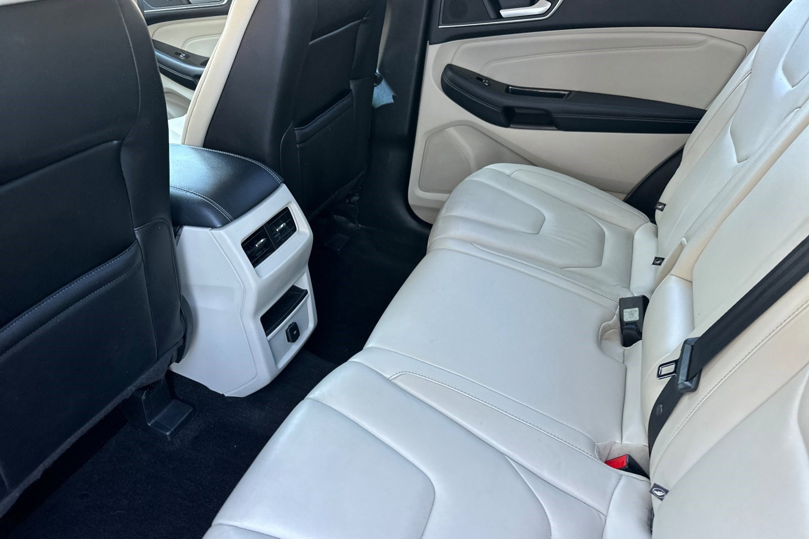 Used 2018 Ford Edge Titanium image 27