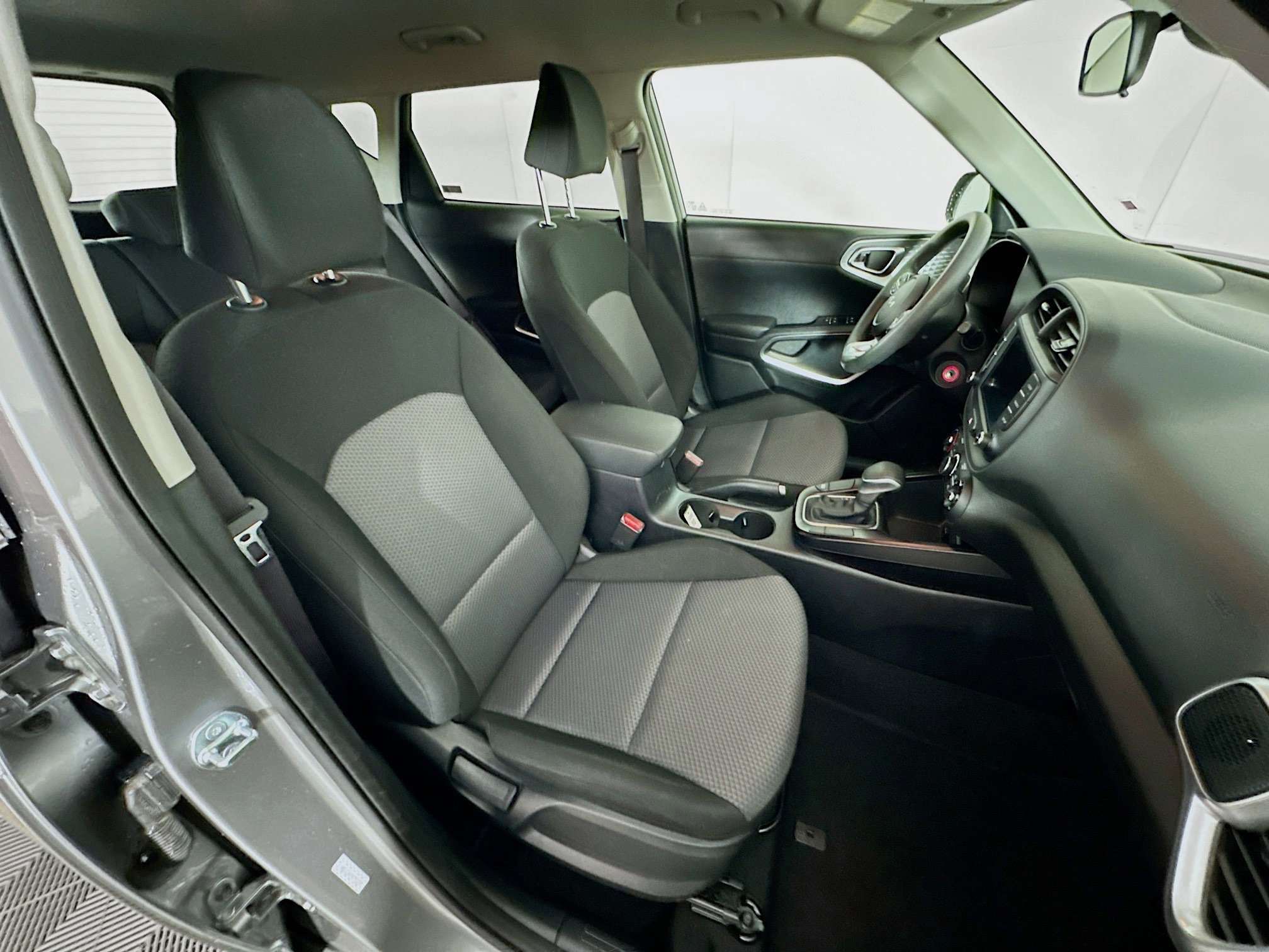 Used 2025 Kia Soul LX w/ LX Technology Package FWD image 30