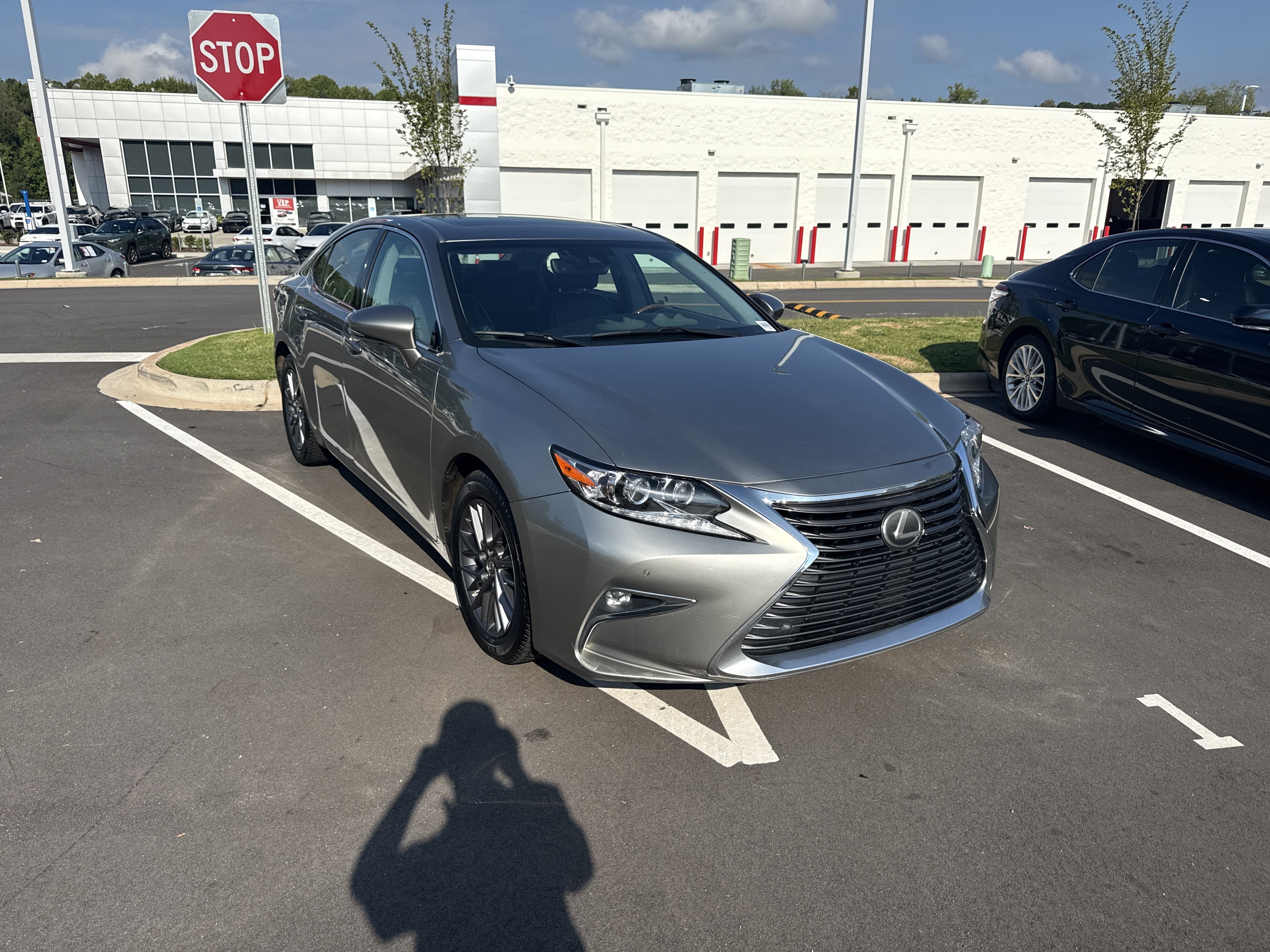 Used 2018 Lexus ES 350 w/ Navigation System Package FWD image 3
