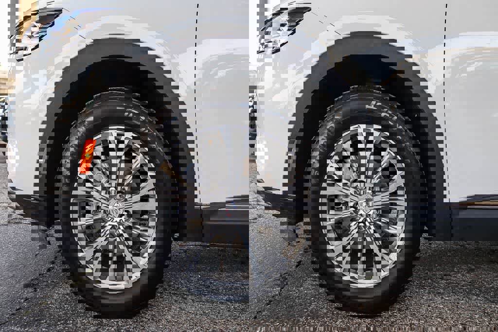 Used 2023 Buick Envision Preferred image 11