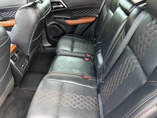 Used 2023 Mitsubishi Outlander SEL AWD/4WD image 16