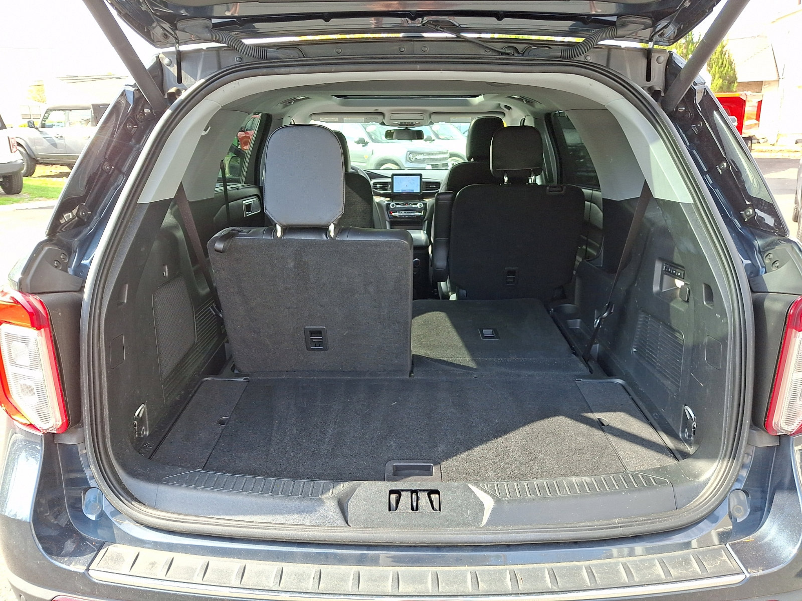 Certified 2023 Ford Explorer Limited w/ Equipment Group 301A AWD/4WD image 31