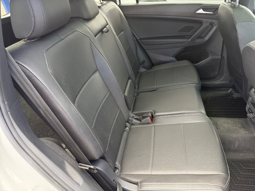 Used 2020 Volkswagen Tiguan SE R-Line AWD/4WD image 23