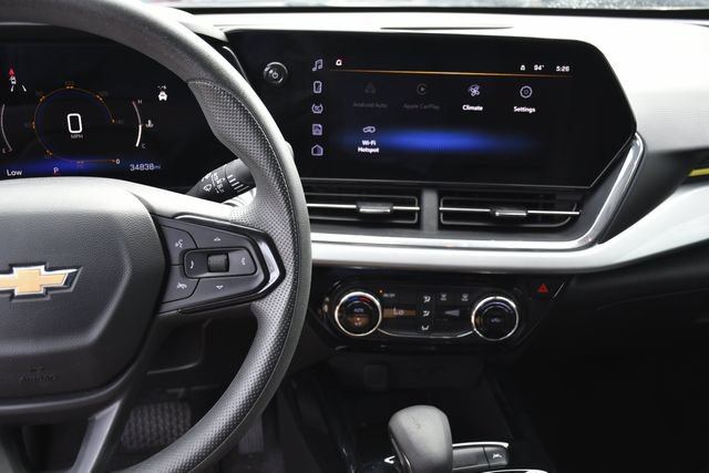 Used 2024 Chevrolet Trax LT FWD image 11