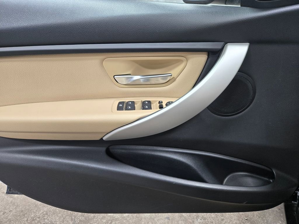 Used 2018 BMW 320i xDrive Sedan w/ Convenience Package image 8