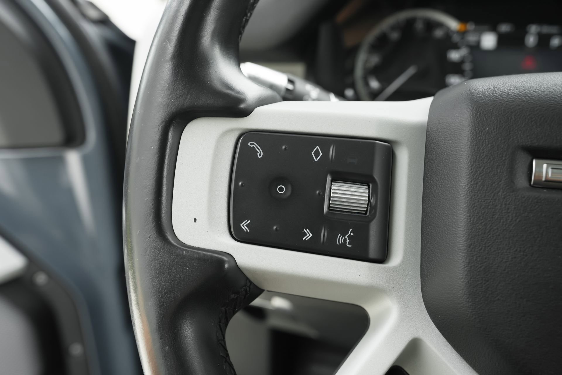 Used 2022 Land Rover Defender 110 SE image 18