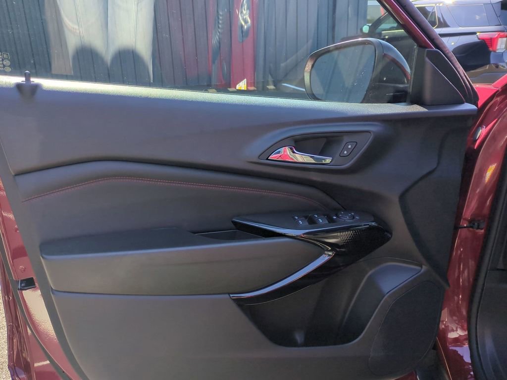Used 2025 Chevrolet Trax RS w/ Driver Confidence Package FWD image 13