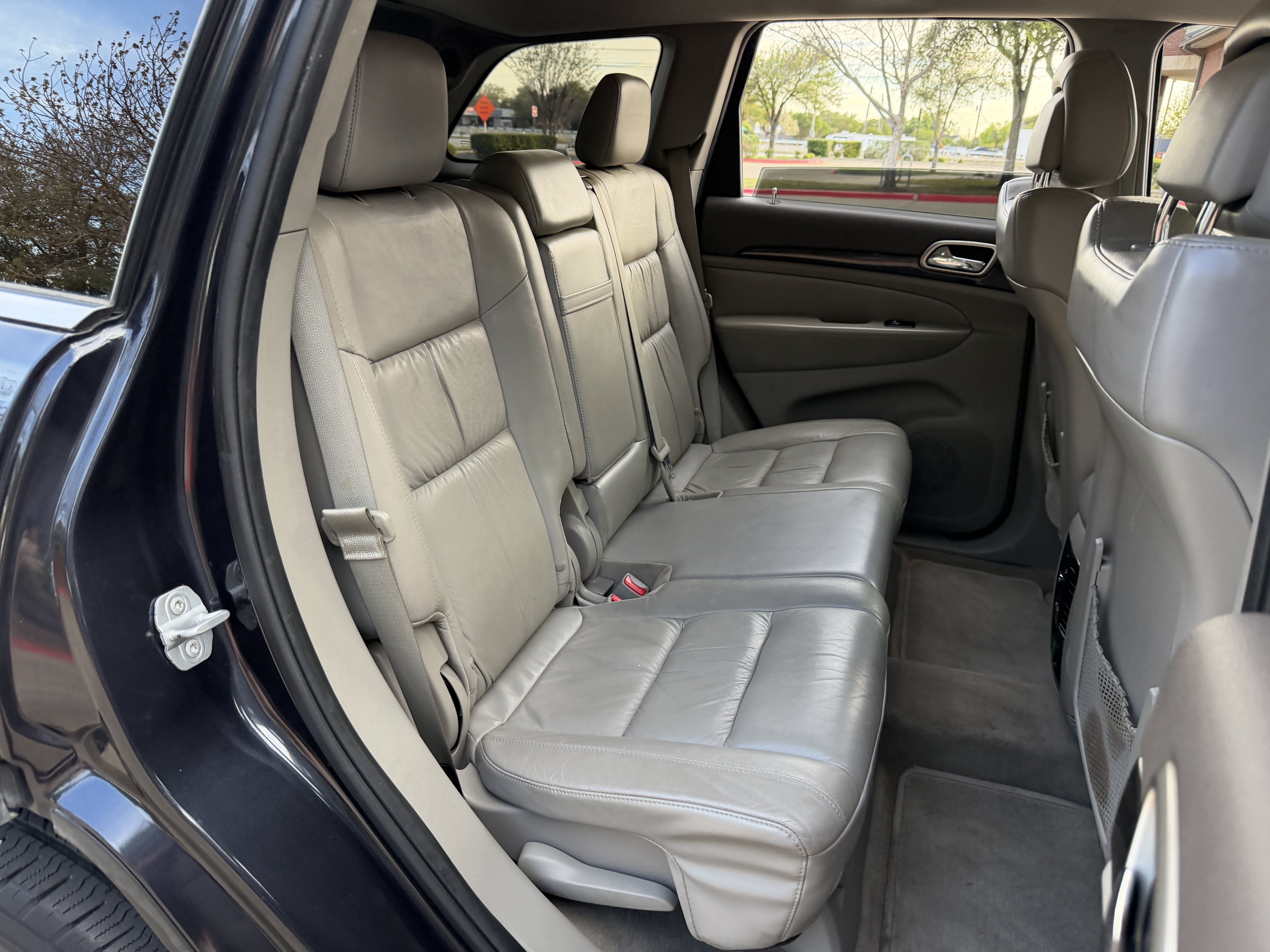 Used 2012 Jeep Grand Cherokee Laredo RWD image 13