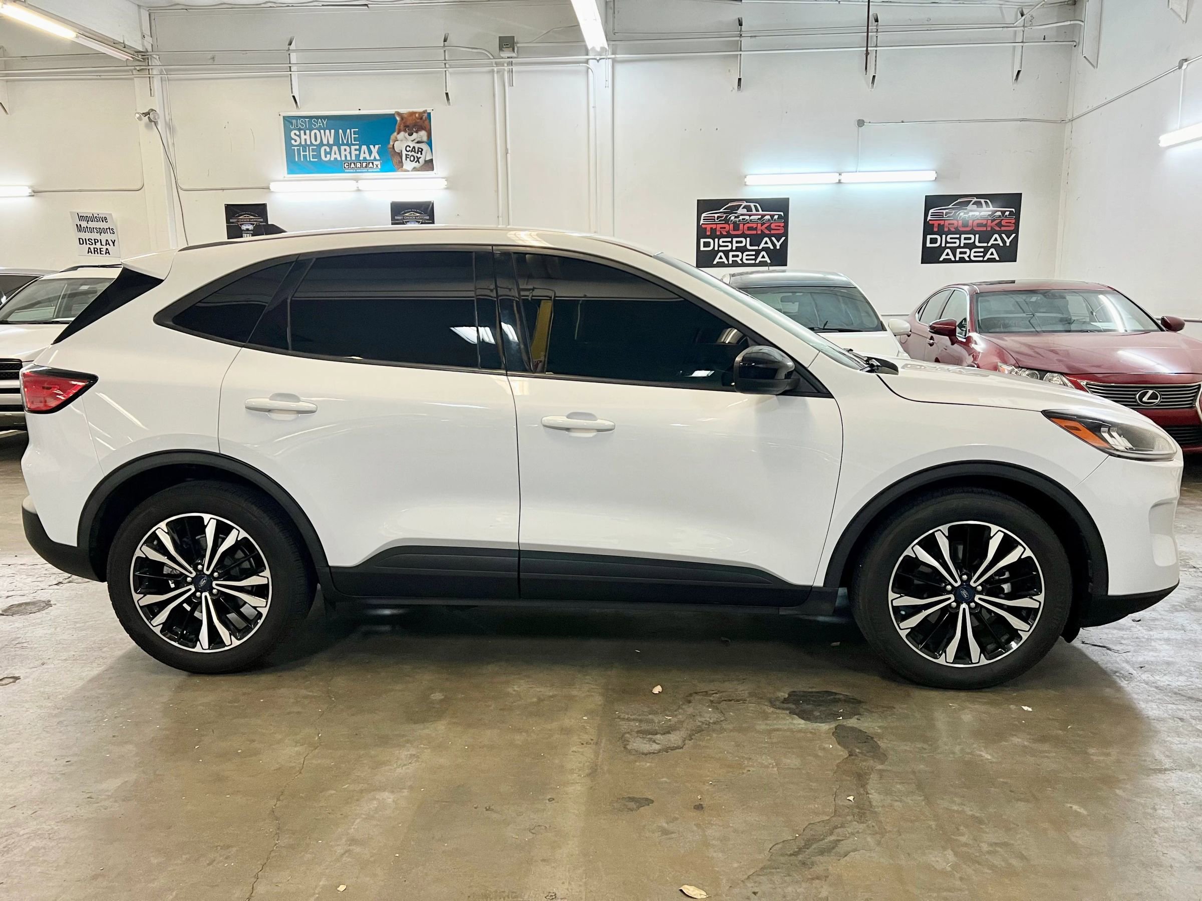 Used 2021 Ford Escape SE w/ SE Sport Appearance Package image 4