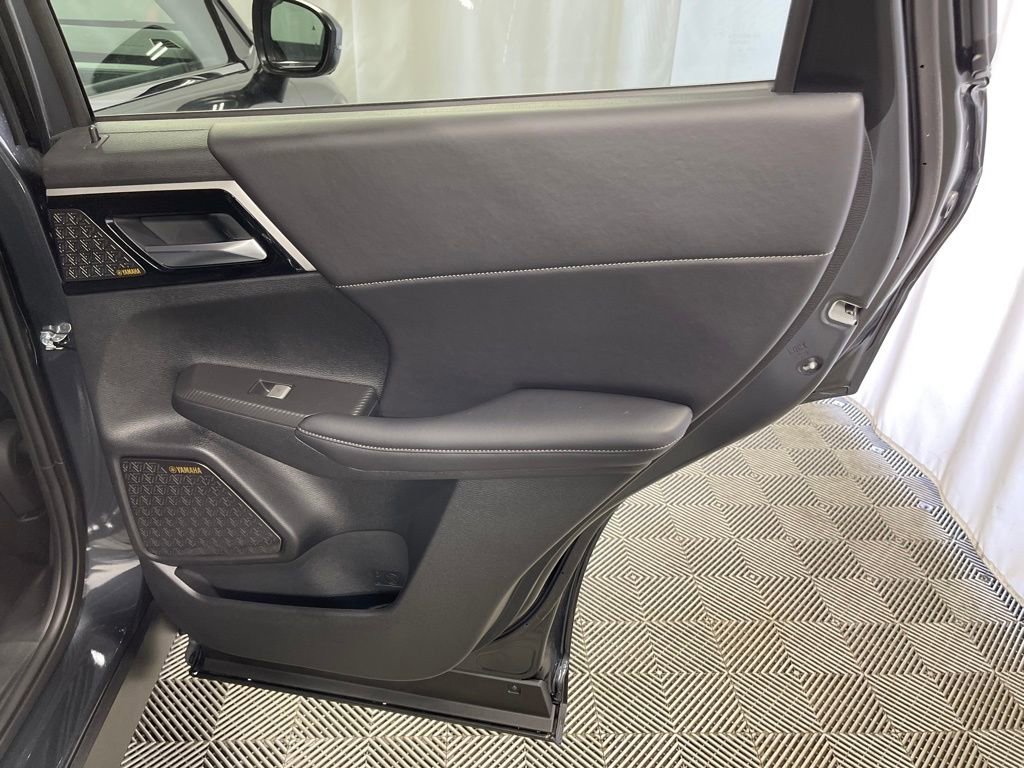 New 2025 Mitsubishi Outlander SE image 33