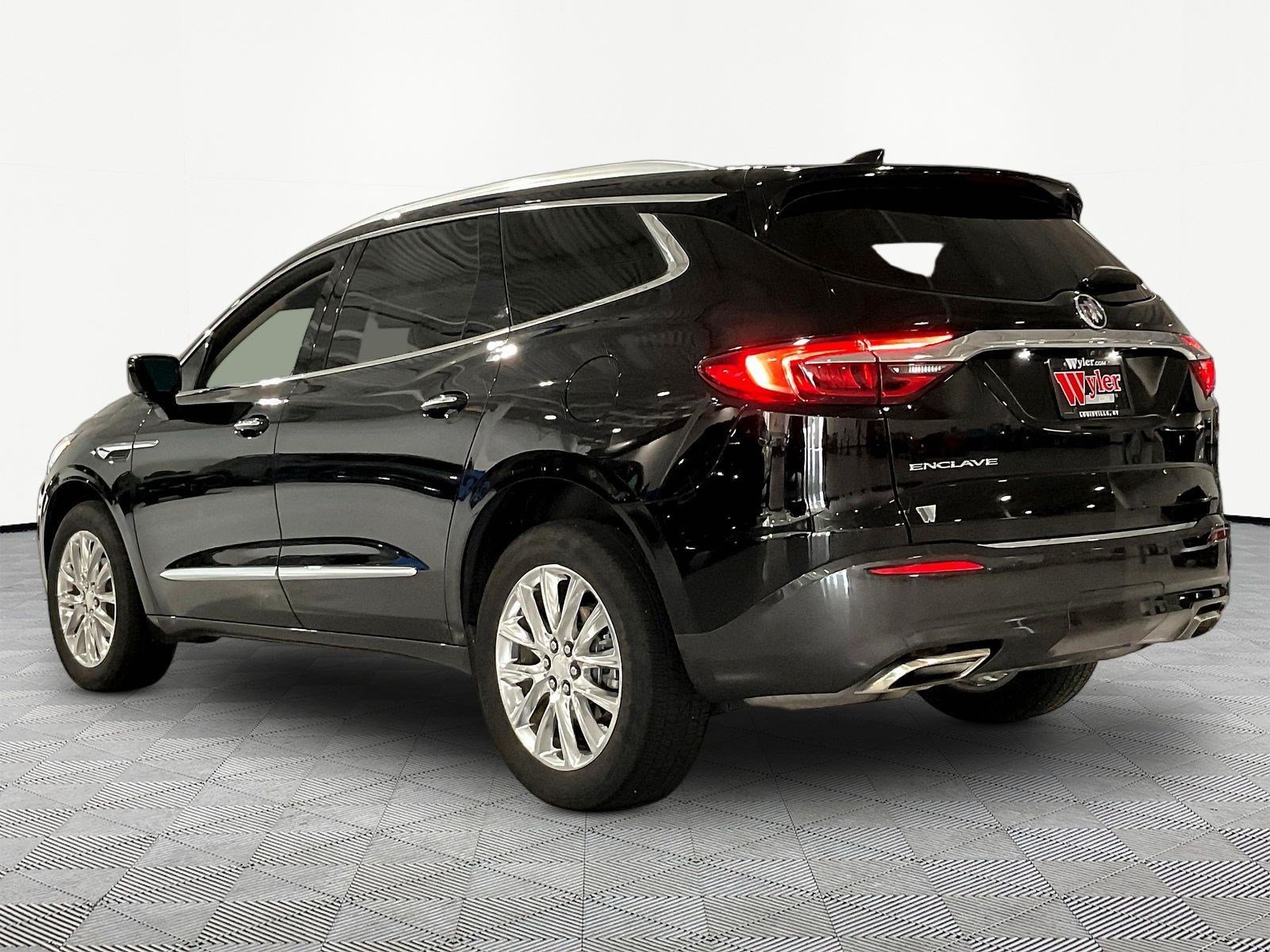 Used 2020 Buick Enclave Essence w/ Sound and Sites Package FWD image 4