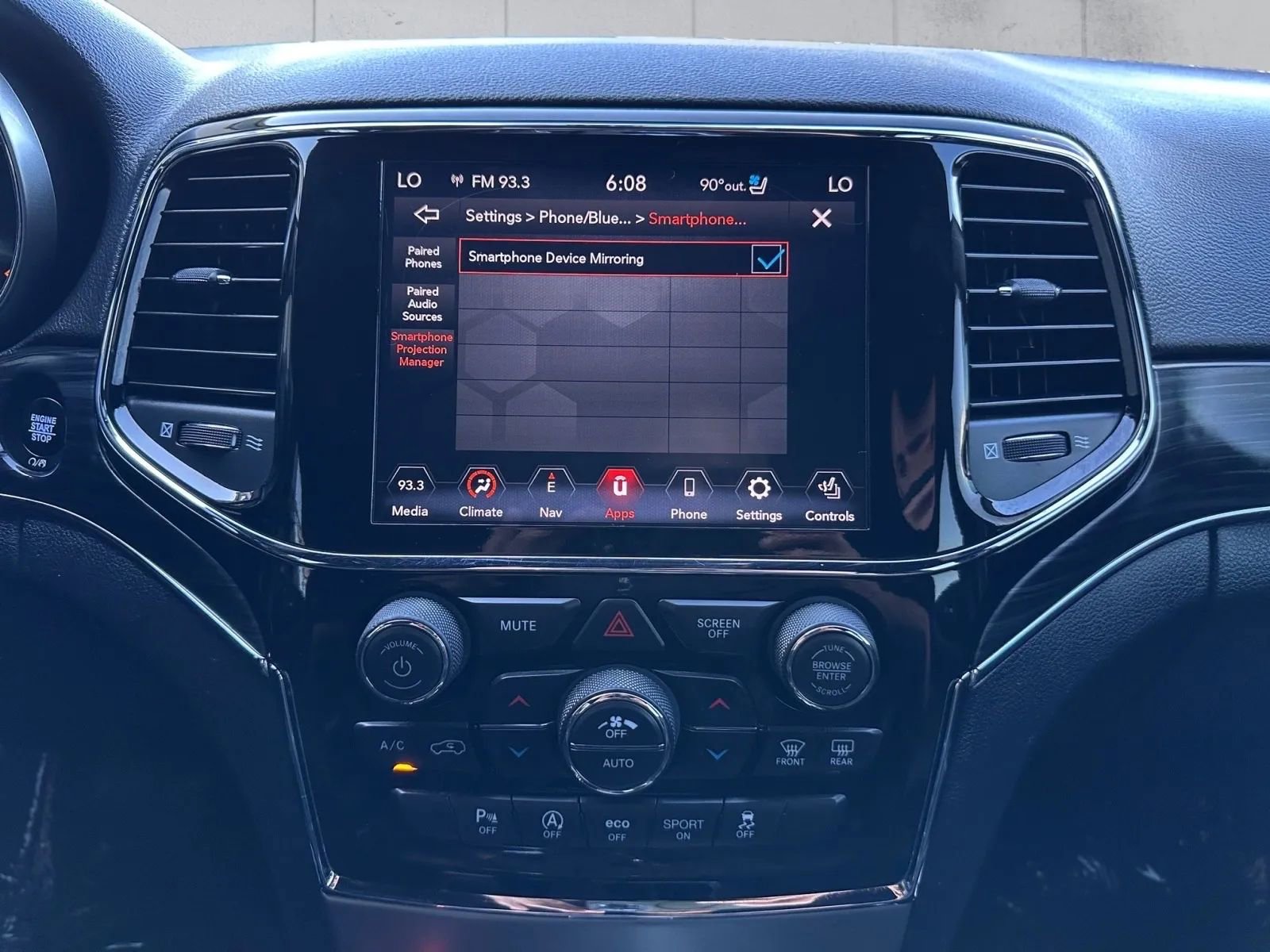 Used 2020 Jeep Grand Cherokee Limited w/ Luxury Group II image 16