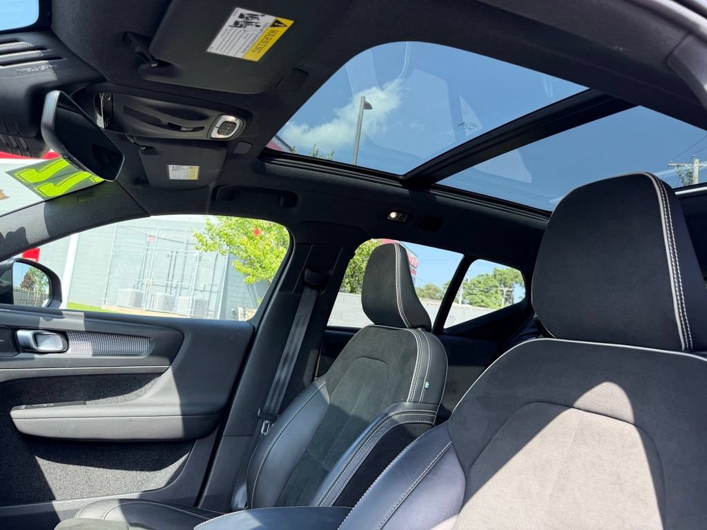 Used 2022 Volvo XC40 T5 R-Design AWD/4WD image 13