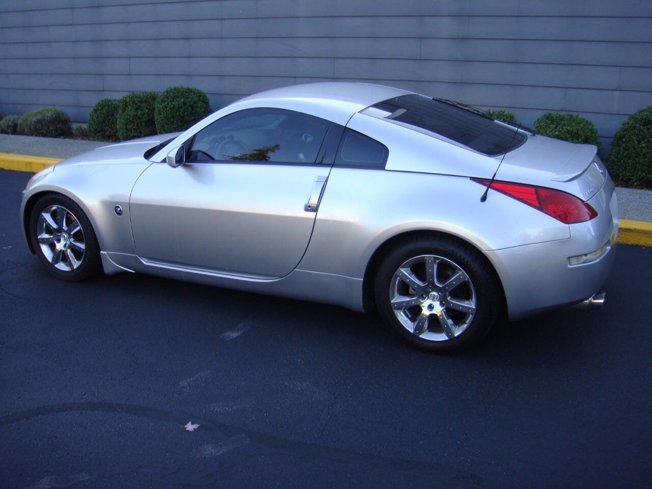 Used 2004 Nissan 350Z Touring w/ Aerodynamics Pkg image 9