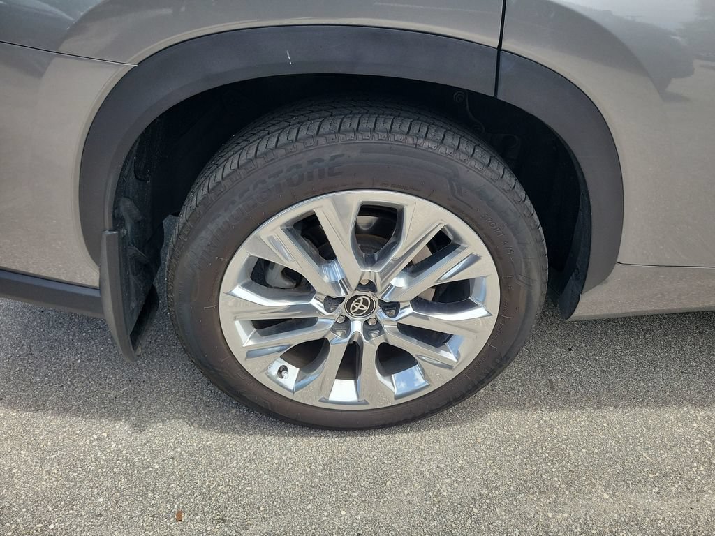 Certified 2026 Toyota Highlander Limited AWD/4WD image 12