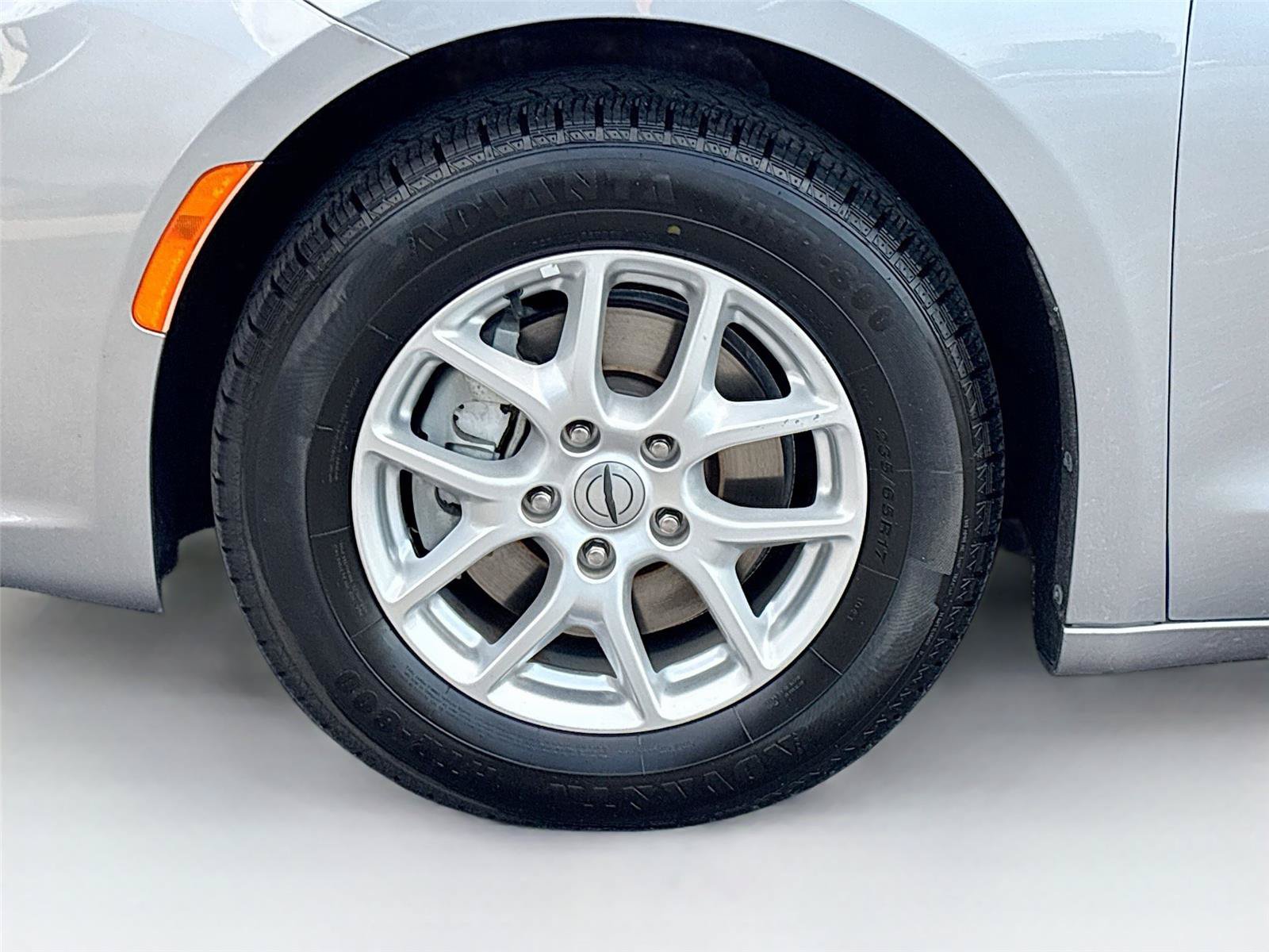 Used 2021 Chrysler Pacifica Touring-L FWD image 35