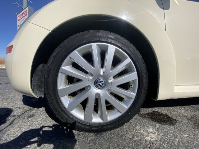 Used 2008 Volkswagen Beetle S FWD image 10