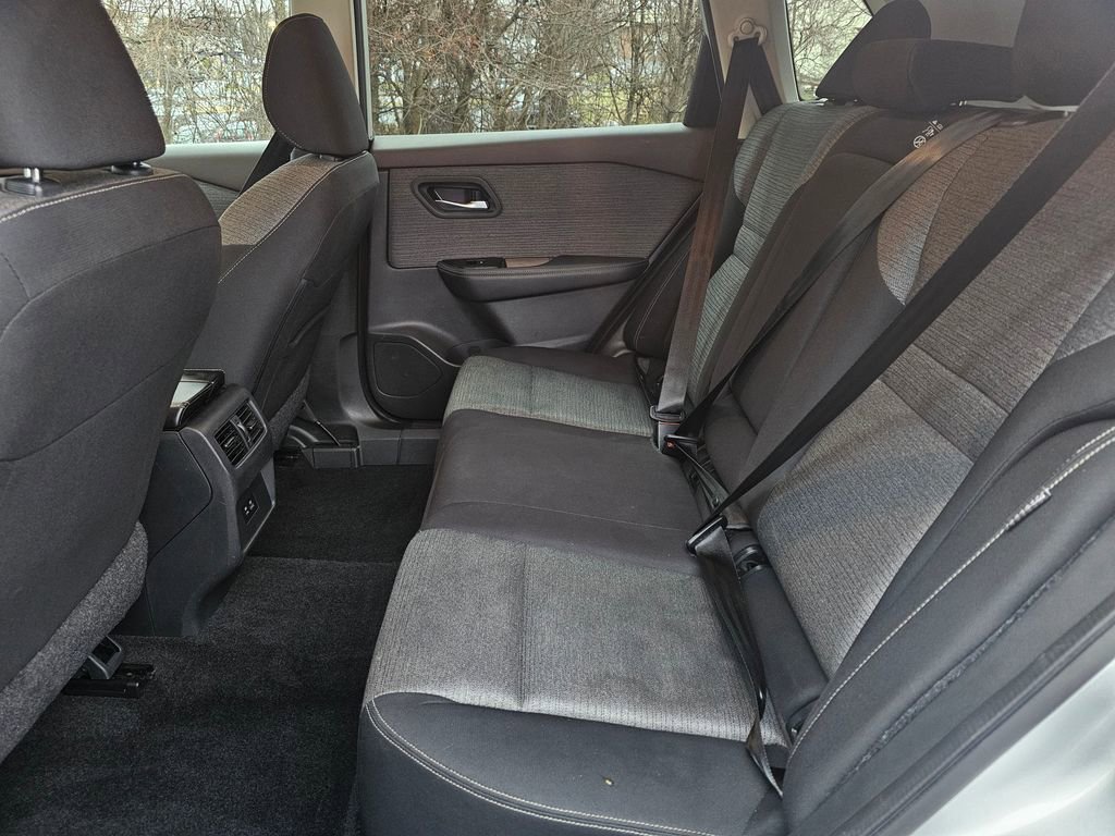 Used 2023 Nissan Rogue SV image 16
