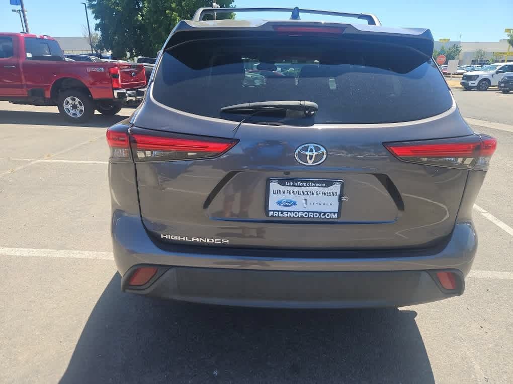 Used 2021 Toyota Highlander L FWD image 7