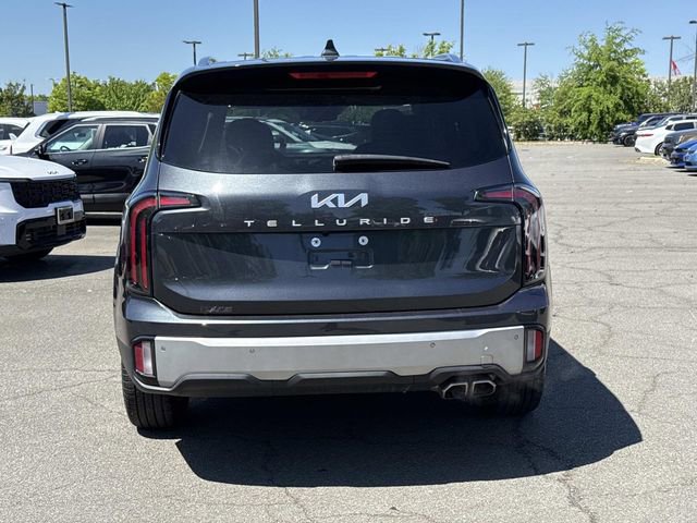 Used 2023 Kia Telluride EX w/ EX Captain's Chair Package FWD image 3