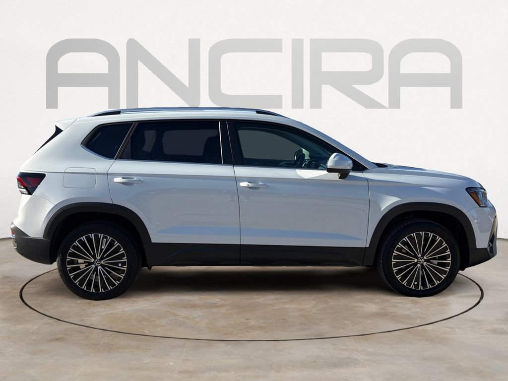 Used 2026 Volkswagen Taos SE FWD image 9