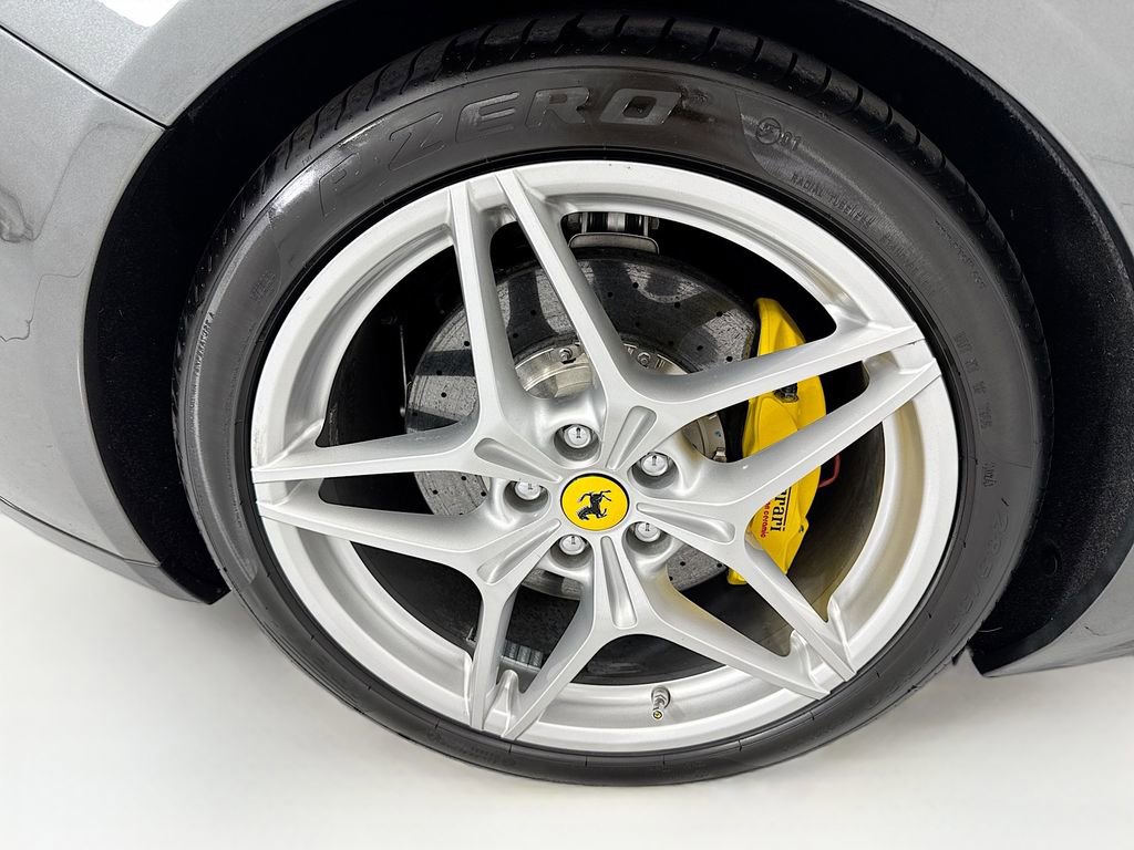 Used 2015 Ferrari California T RWD image 38