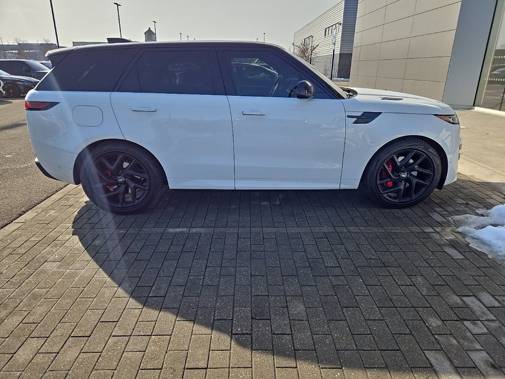 Used 2023 Land Rover Range Rover Sport SE Dynamic image 4