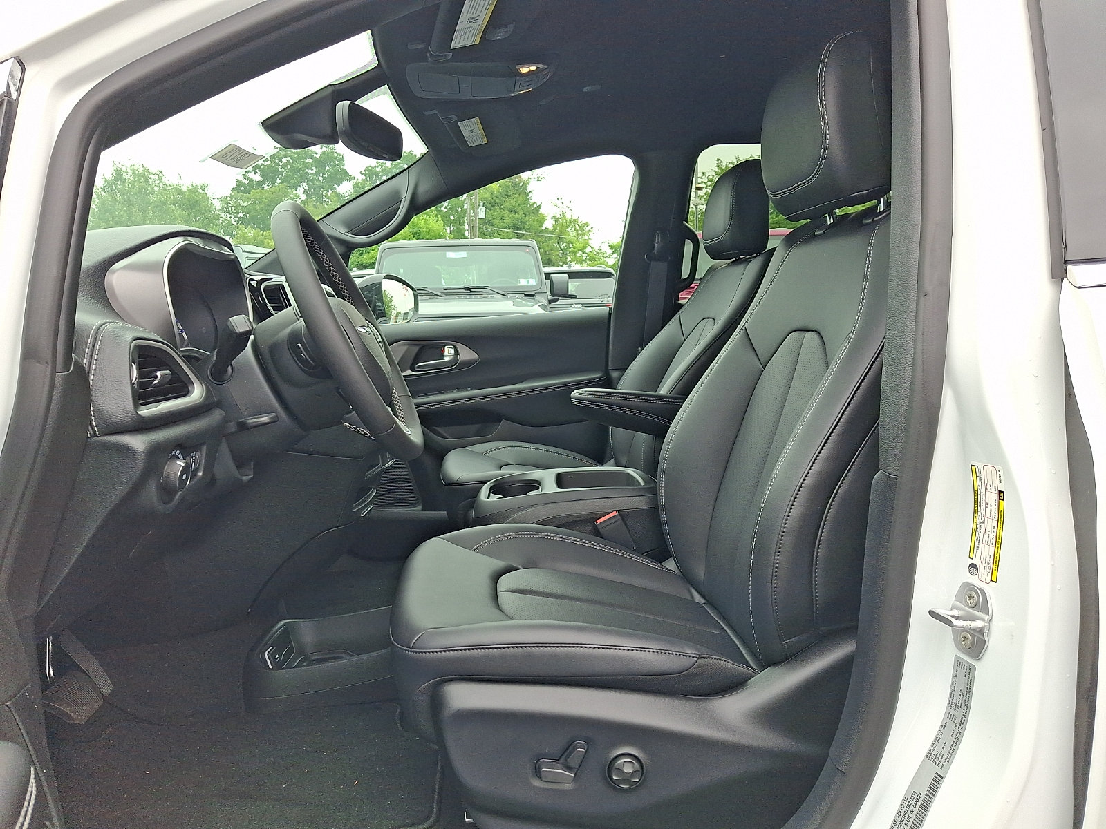 New 2026 Chrysler Pacifica Select FWD image 9