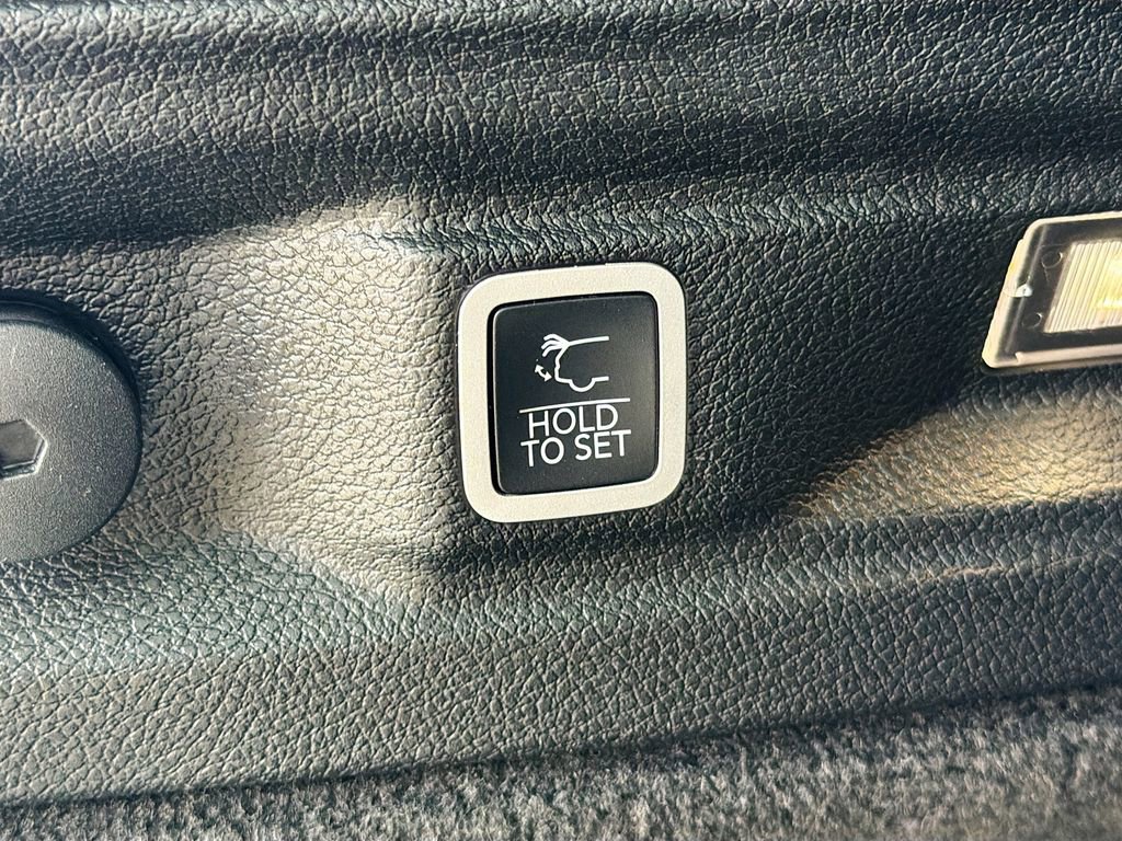 Used 2021 Jeep Grand Cherokee L Overland w/ Luxury Tech Group IV image 15