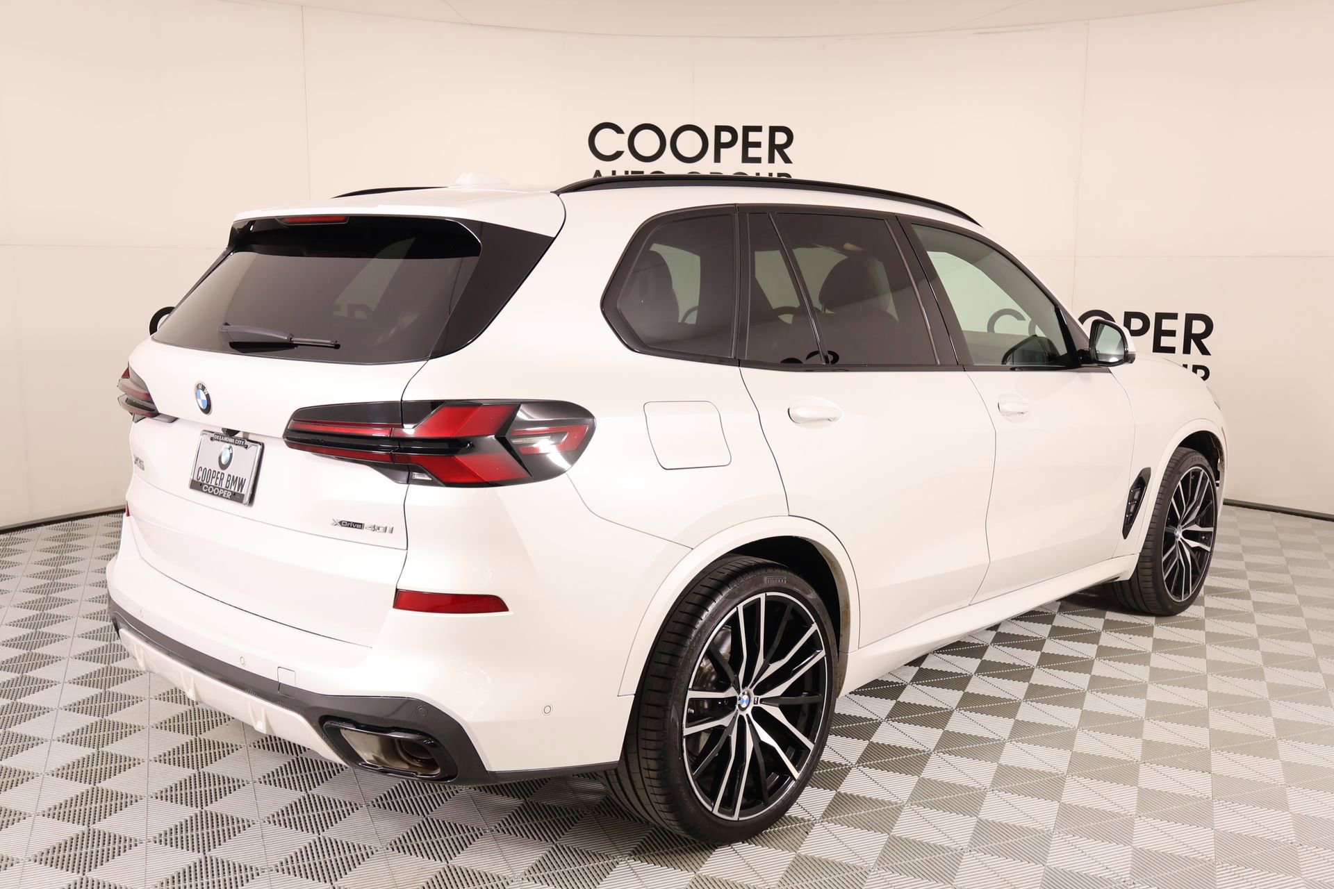 Used 2024 BMW X5 xDrive40i w/ M Sport Package AWD/4WD image 22